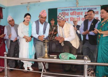 गणतन्त्र संस्थागत गर्न दलका नेता र कर्मचारी सच्चिनु पर्छः मन्त्री जोशी