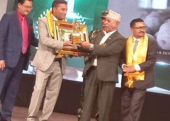 पोल्ट्री व्यवसायी पोखरेललाई सर्वाेत्कृष्ट कृषक अवार्ड