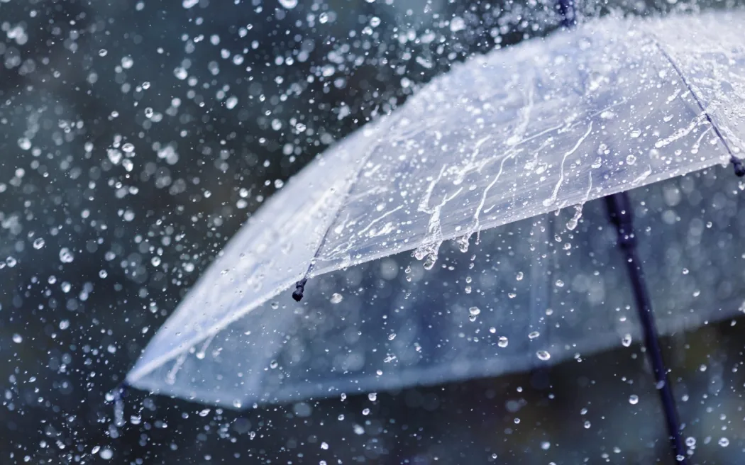 4MQVIYW_rain_weather_umbrella_jpg