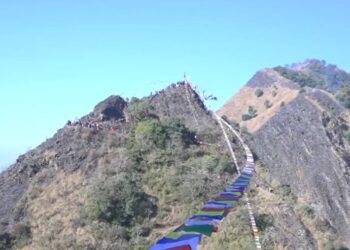 भीमफेदीको तारेभिरमा फसेका चार जनालाई सेना–प्रहरीले गरे सकुशल उद्धार